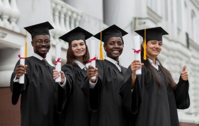 College scholarships for deserving students (photo credit: www.freepik.com)